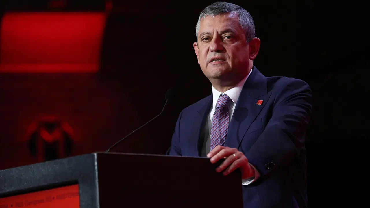 Özgür Özel, Barselona'ya gidiyor