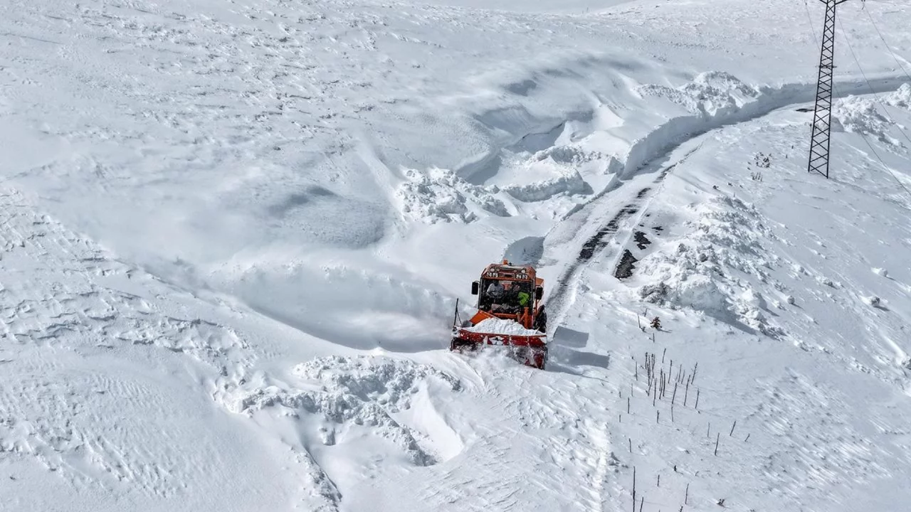 Doğu'da 77 yerleşim yeri ulaşıma kapalı