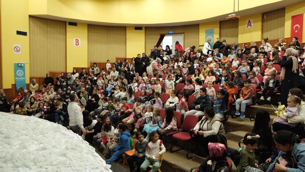 Yıldırım Belediyesi çocukları ücretsiz olarak tiyatro ile buluşturdu