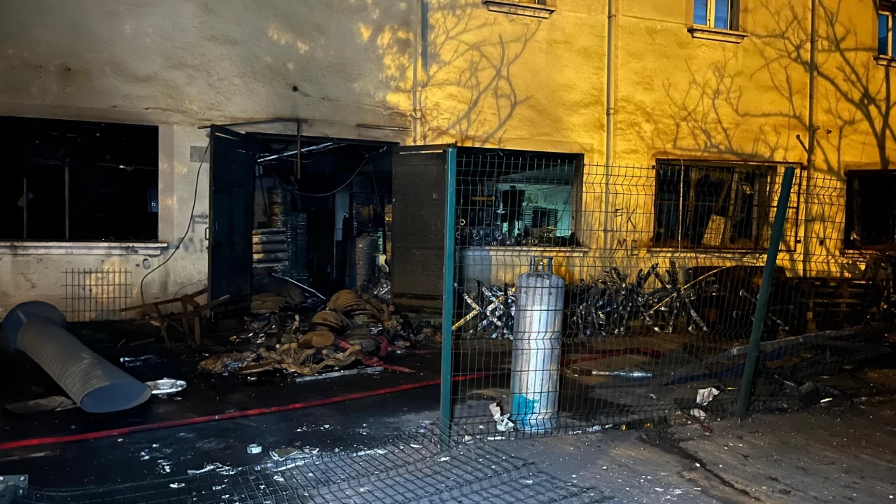 İstanbul'da metal fabrikasında sanayi tipi tüp patladı: 1'i ağır 3 işçi yaralandı