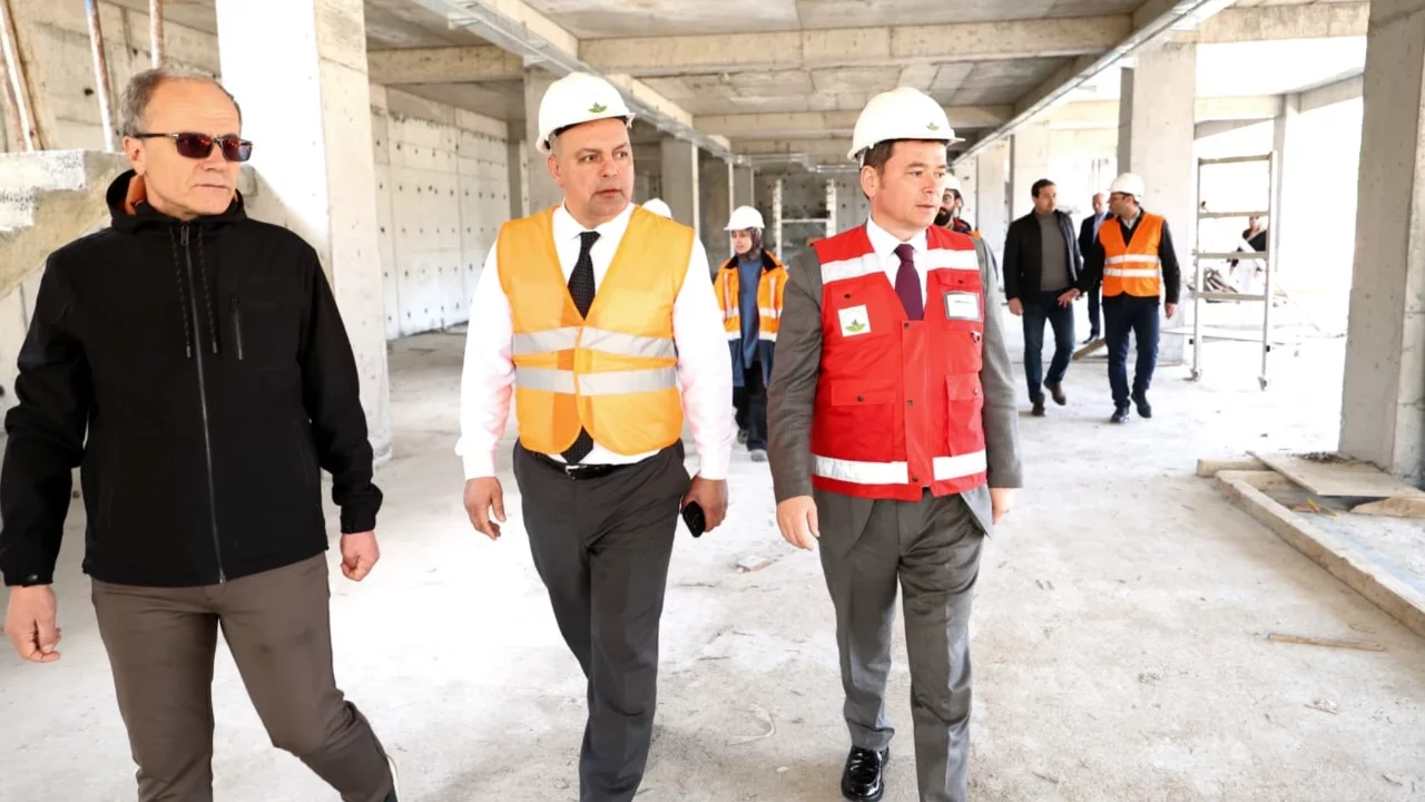 Osmangazi Belediye Başkanı Erkan Aydın inşaat çalışmalarını yerinde inceledi