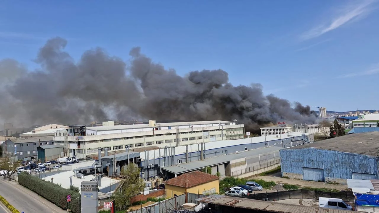 İstanbul'da iş yeri yangını: Müdahale sürüyor