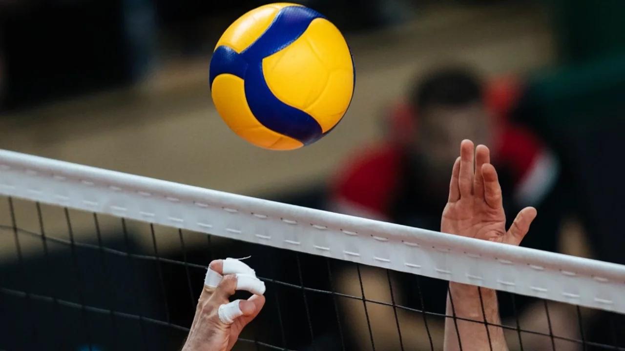 Voleybol Efeler Ligi'nde play-off 1-4 etabında heyecan devam ediyor