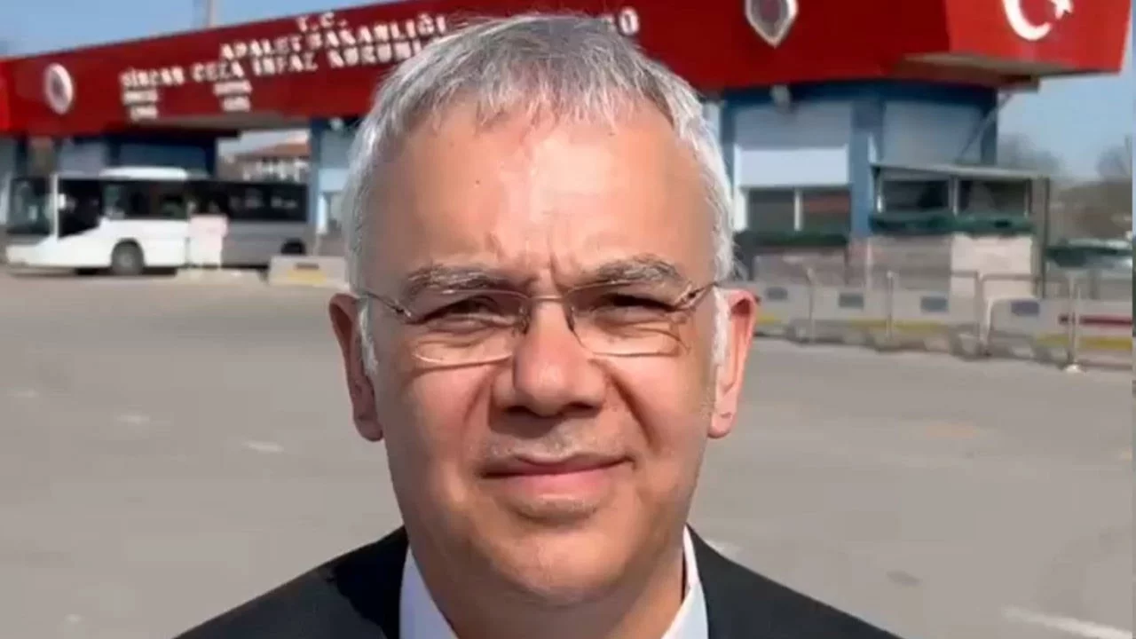 CHP Bursa Milletvekili Kayıhan Pala, İsmail Arı'yı cezaevinde ziyaret etti