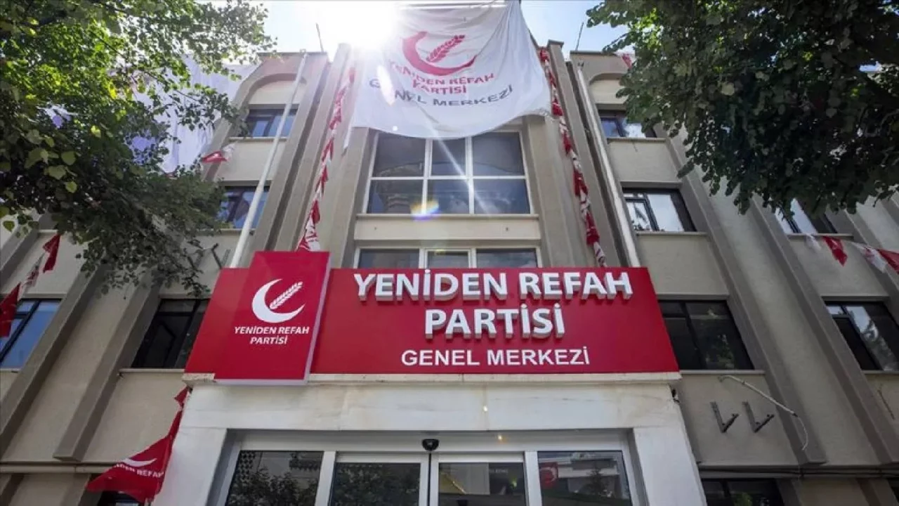 Yeniden Refah Partisi, AK Parti'ye geçeceği iddia edilen başkanın 2025'te ihraç edildiği açıkladı
