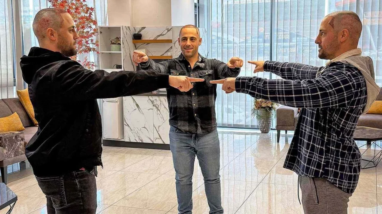 Üçüz kardeşler saç ektirmek için topluca Türkiye'ye geldi