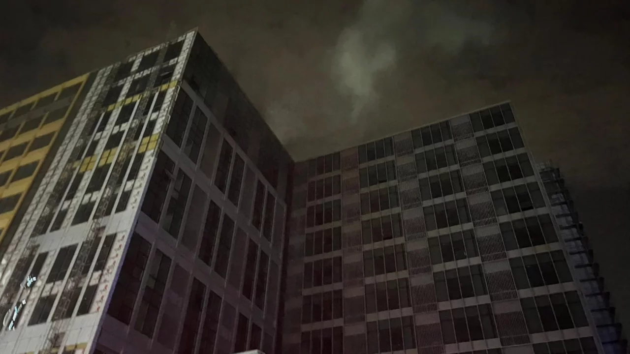 İstanbul'da  inşaat halindeki 12 katlı binada yangın paniği