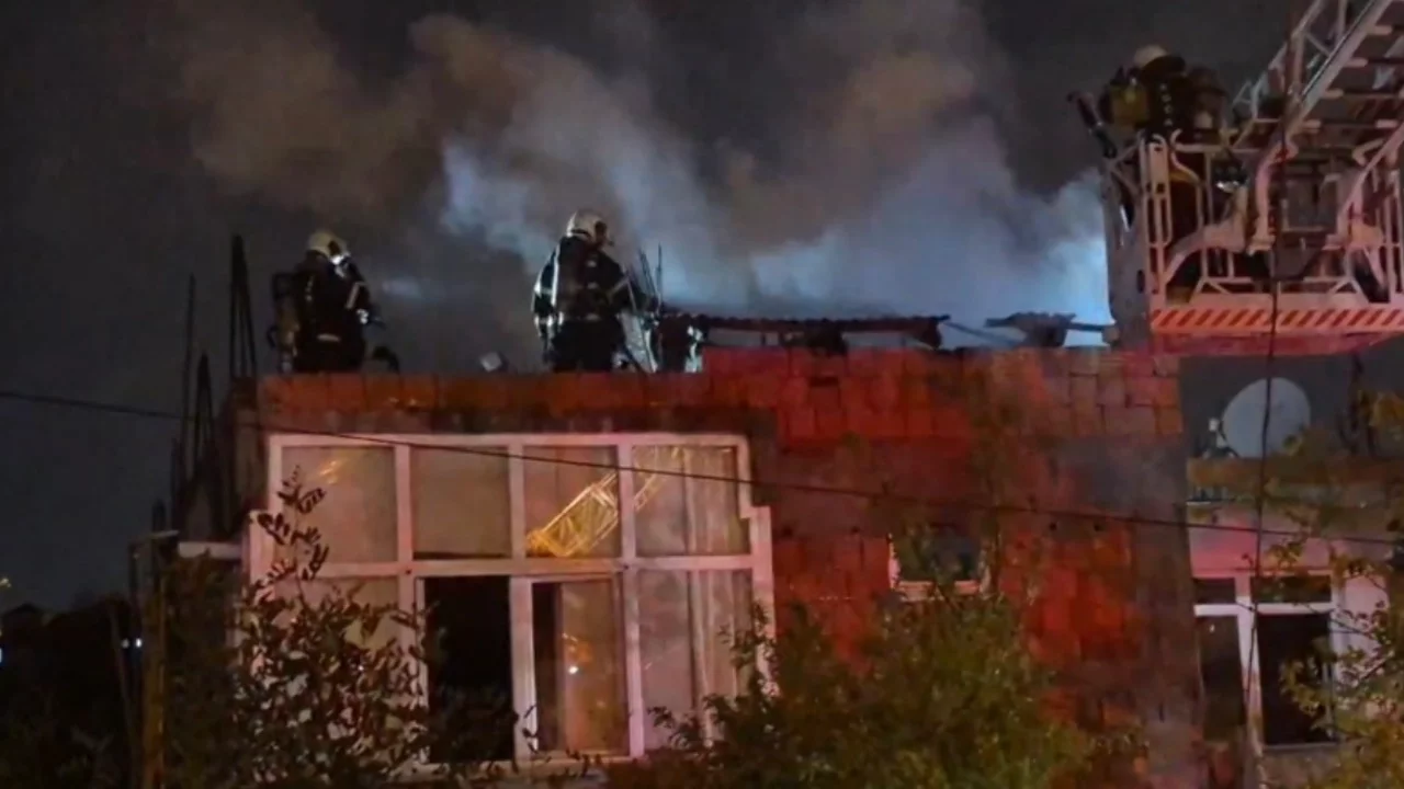 Kocaeli'de çatı katında yangın paniği