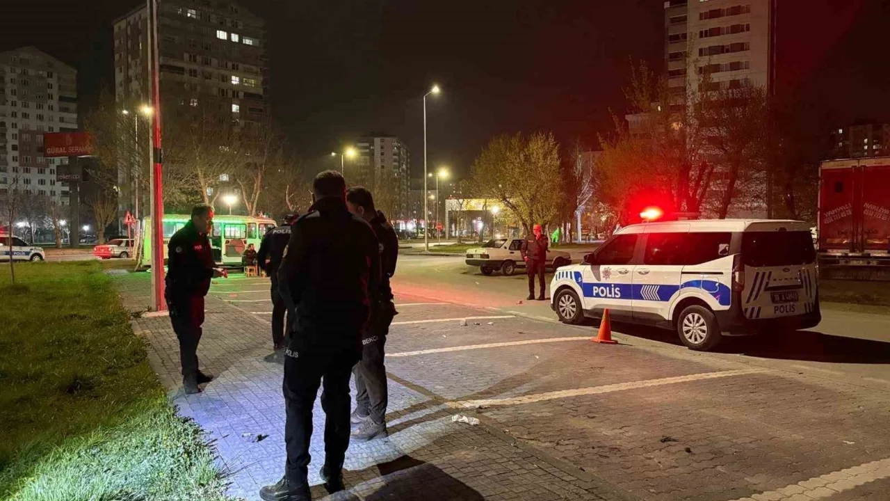 'Laf atma' meselesinde kan aktı: 4 kişi yaralandı