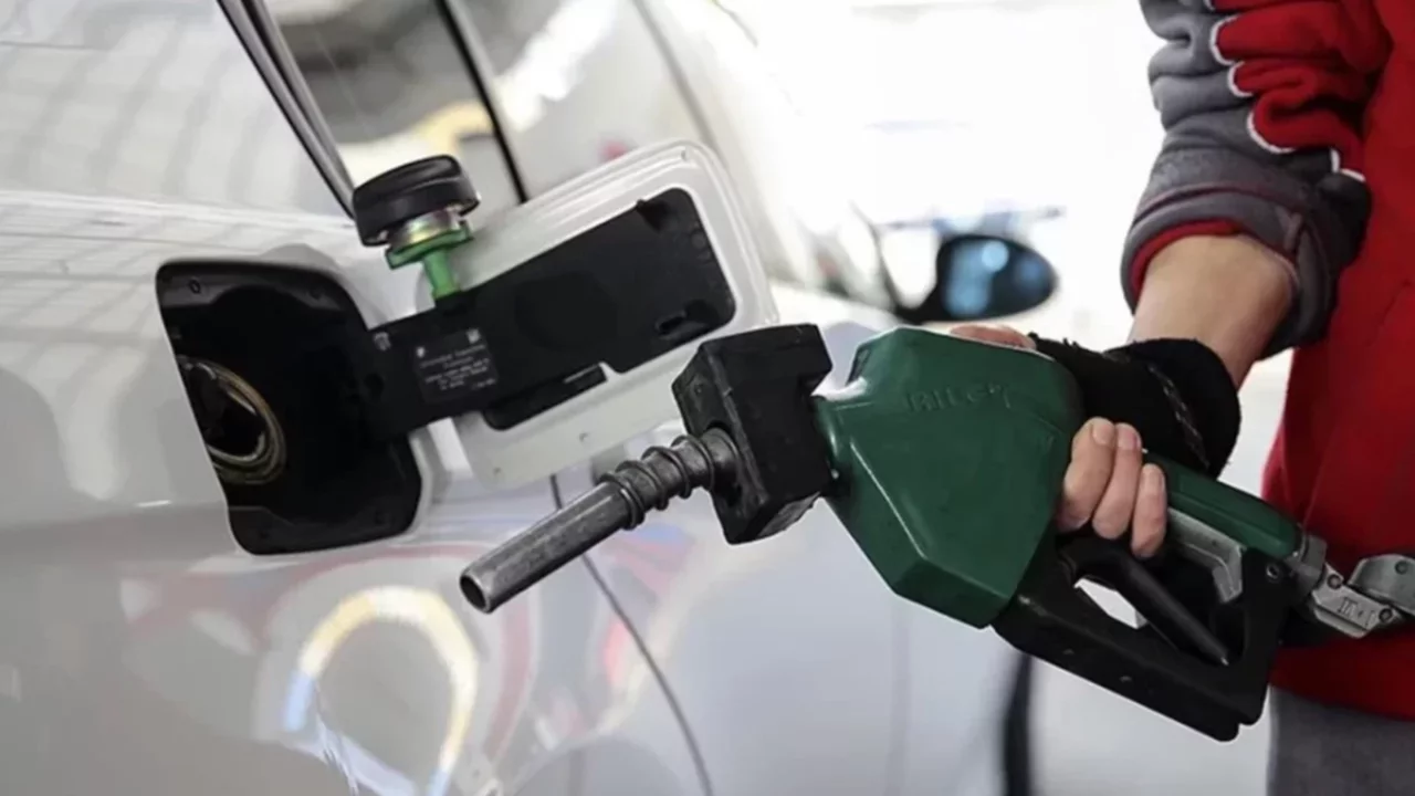 Motorine bugün zam geldi, yarın indirim var