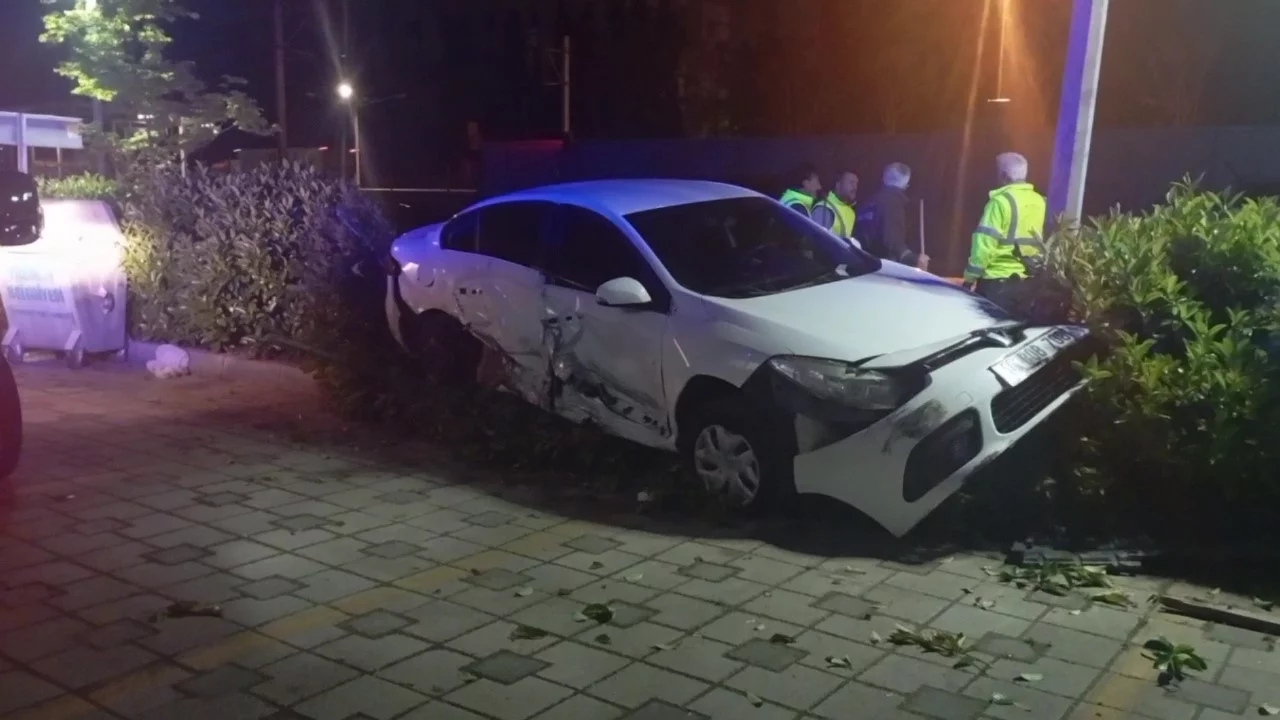 Bursa'da alkollü sürücü kazaya neden oldu, araçlar hurdaya döndü