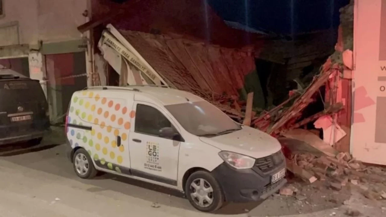 Tek katlı metruk iş yeri yıkıldı