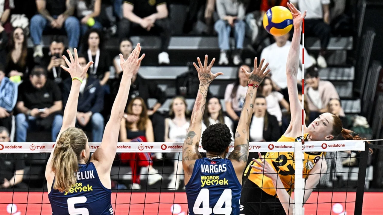 VakıfBank şampiyonluk, Fenerbahçe seriyi uzatmak için sahaya çıkacak