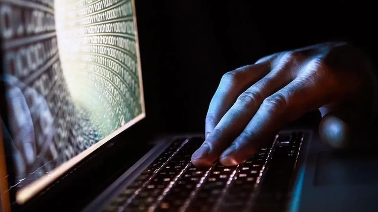 Fransız Eğitim Bakanlığına yönelik siber saldırı sebebiyle öğrencilerin kişisel verileri sızdırıldı