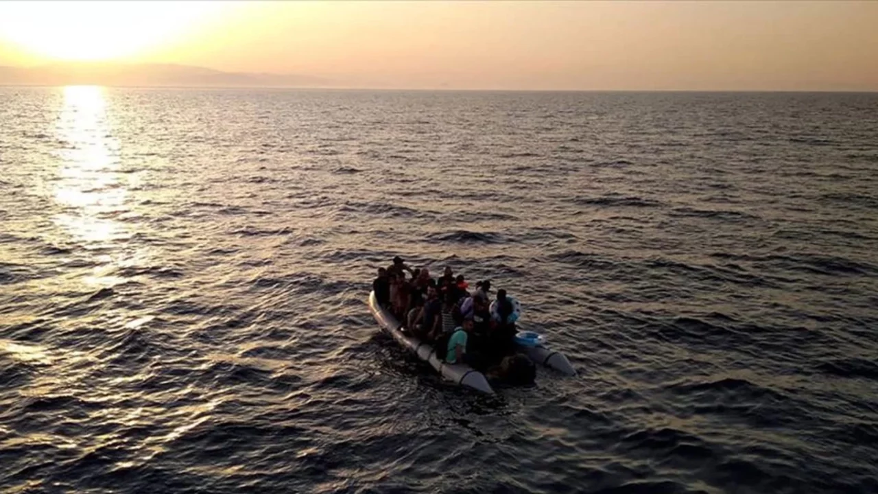 Mülteci teknesi alabora oldu, 250 kişi kayboldu