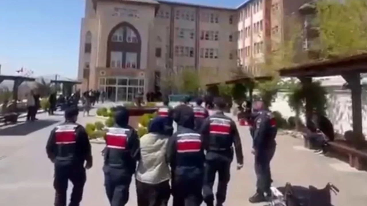 Karısını tabanca ile öldüren koca tutuklandı