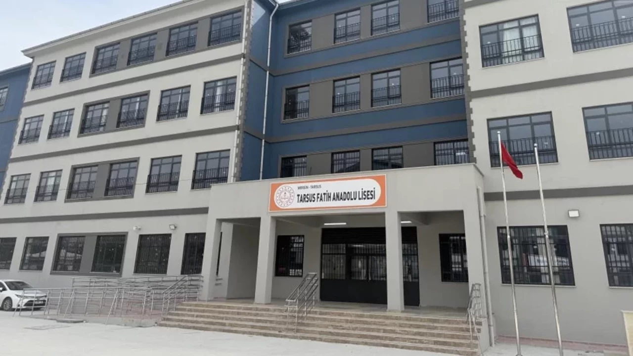 Mersin'de lise öğrencisi silahla yakalandı