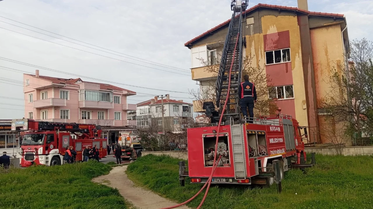 Edirne'de evi ateşe veren genç, babasını arayıp "evi yaktım gel" dedi