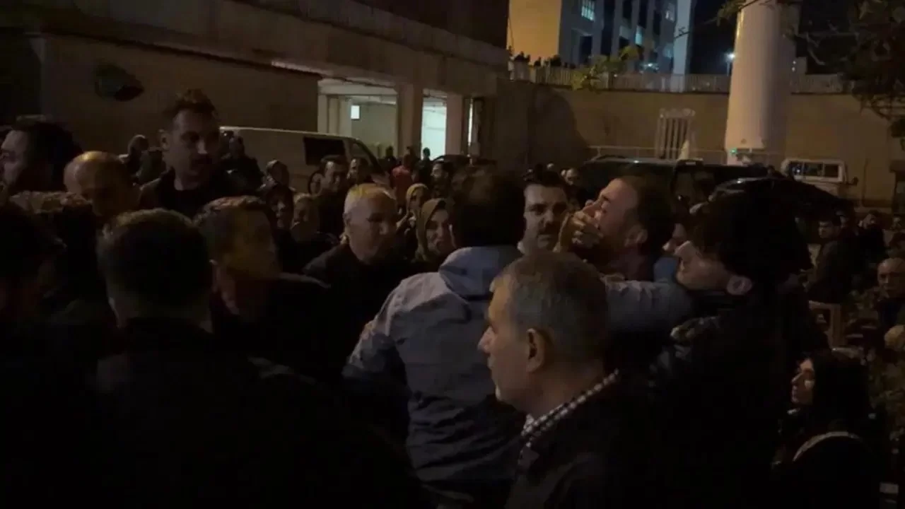 Okul saldırısında ölenlerin yakınlarından Kahramanmaraş Valisi Ünlüer'e tepki