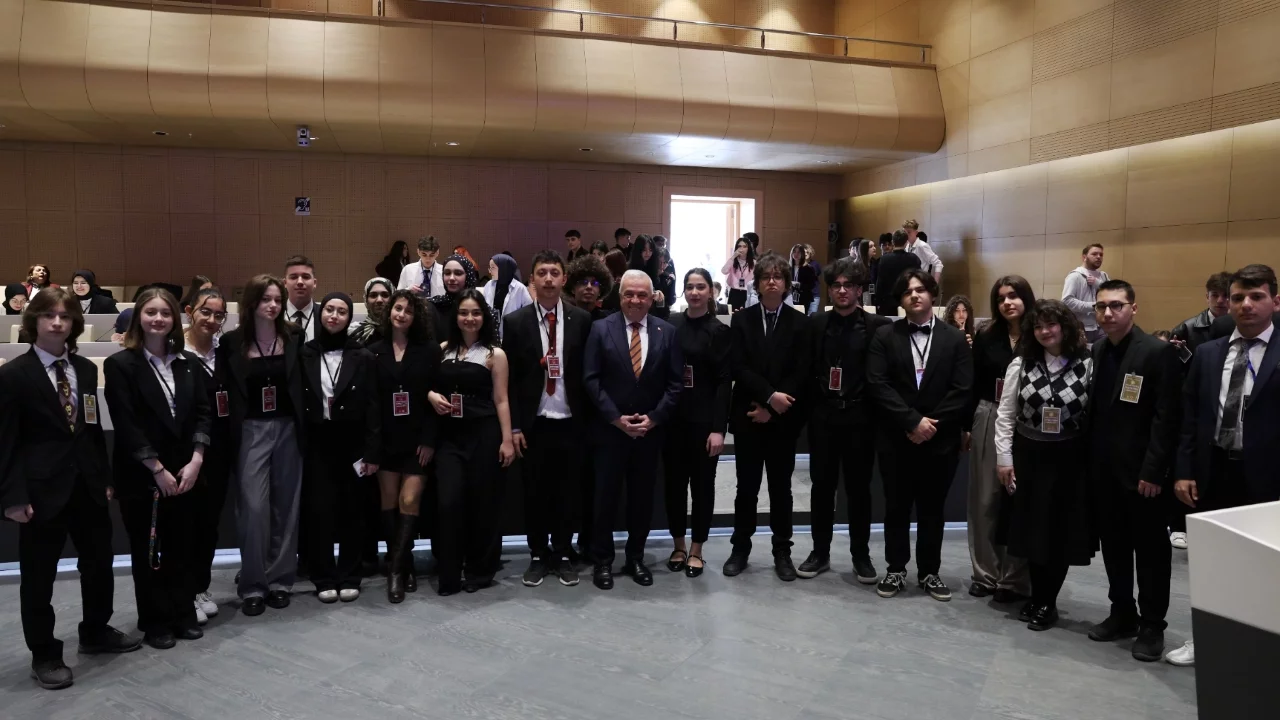 Nilüfer Belediyesi, çocukların ve gençlerin demokratik haklarını deneyimlediği etkinliğe ev sahipliği yaptı