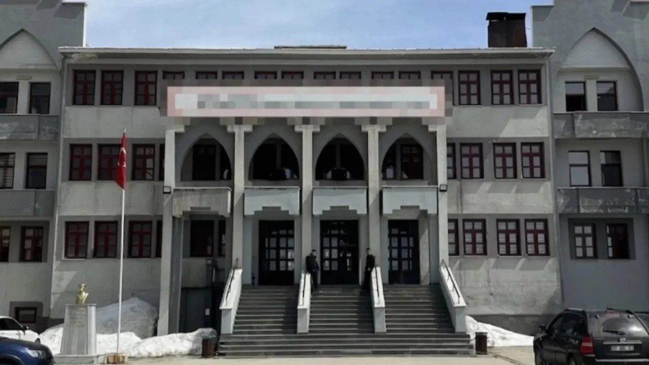 Yüksekova'da bir okulda hareketli dakikalar... Liseden gelen ihbar, güvenlik güçlerini harekete g...