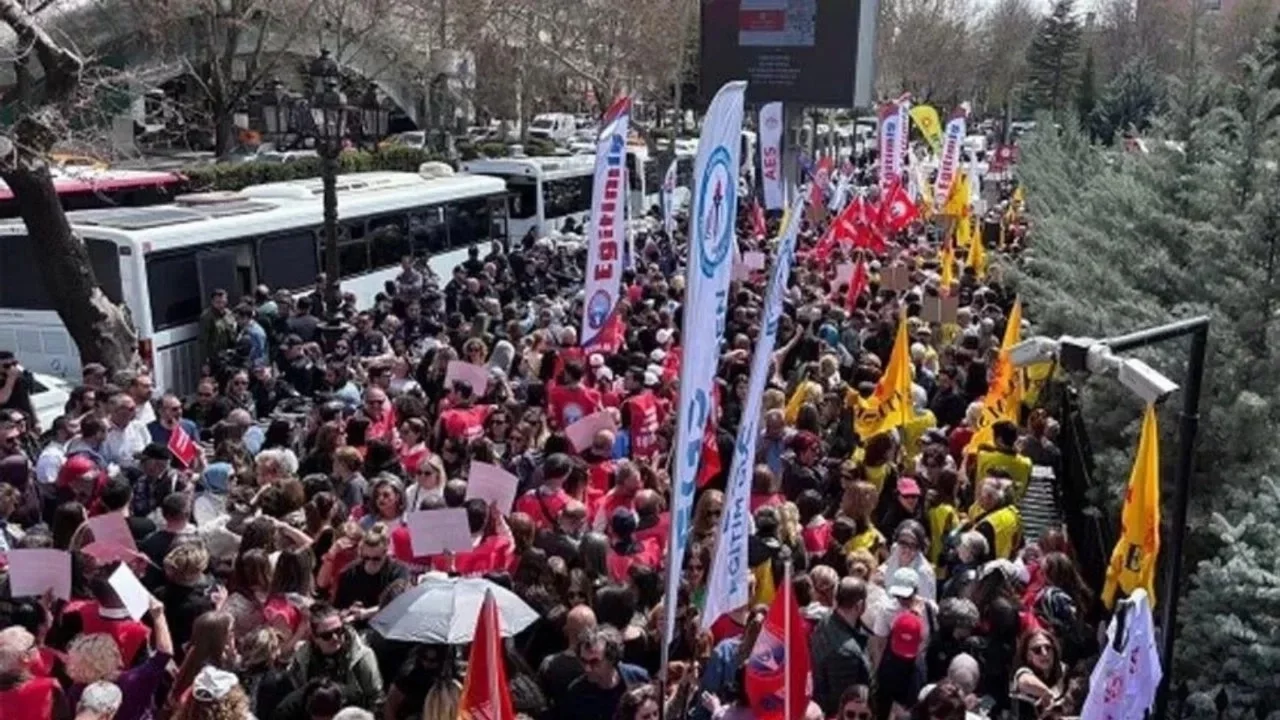 Öğretmenlerden 2 gün daha iş bırakma kararı!