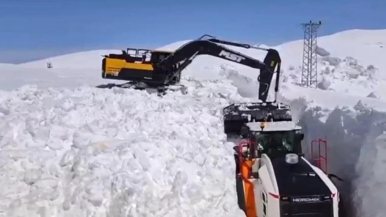 Şırnak'ta nisan ortasında 10 metrelik karla mücadele!