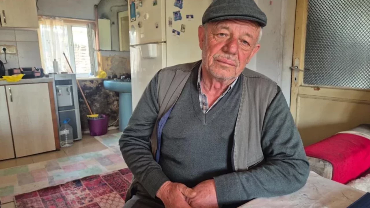 Kahvede içeceğine ilaç atıp, evini soydular!