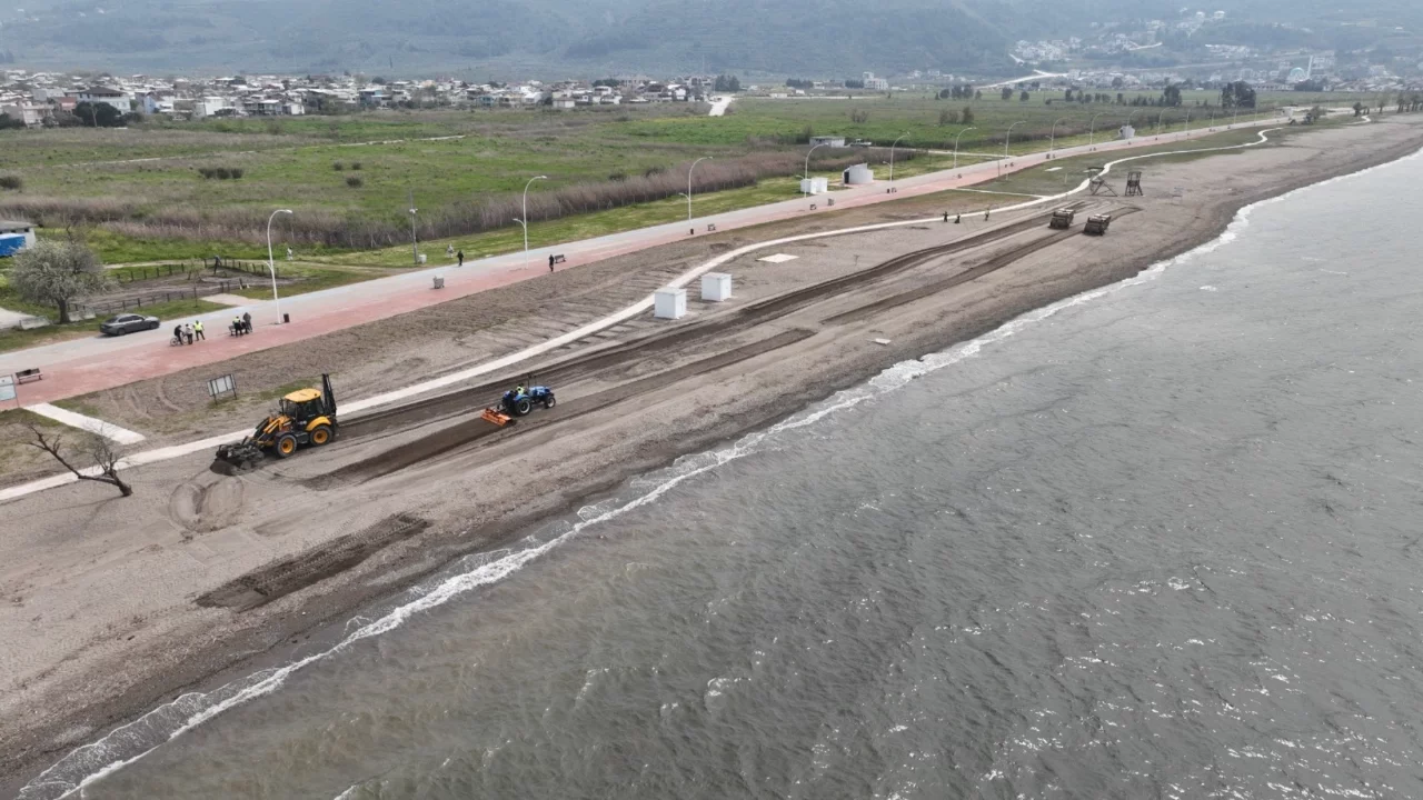Bursa Büyükşehir Belediyesi'nden plajlarda geniş çaplı temizlik çalışması