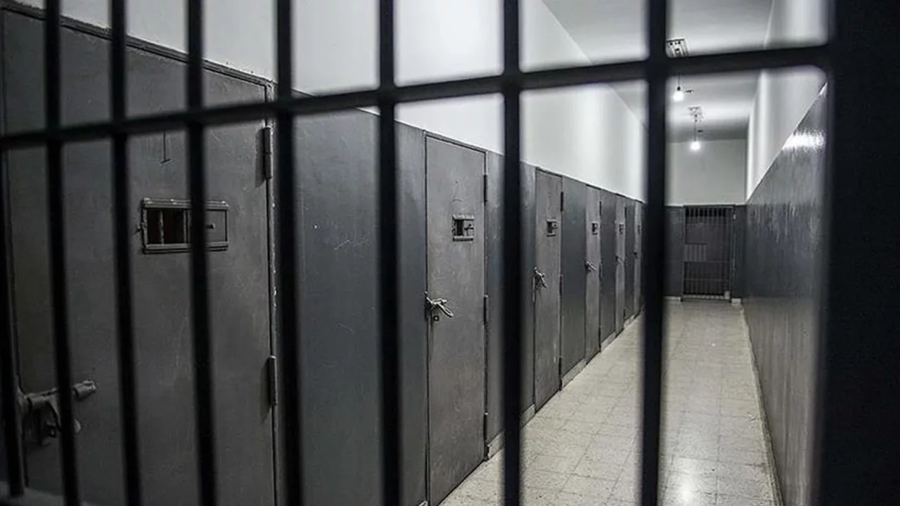 Eşini bıçakla öldüren kadının cezası belli oldu