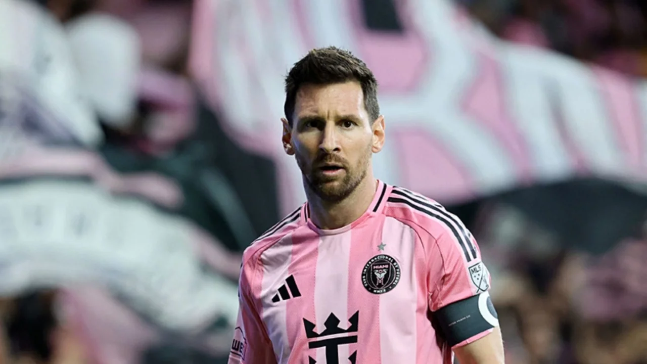 Messi Barcelona'dan kulüp satın aldı