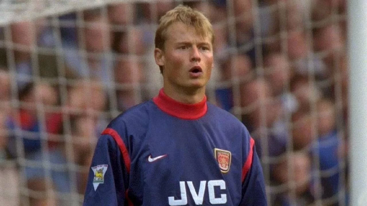 Eski kaleci aracına tren çarpması sonucu hayatını kaybetti