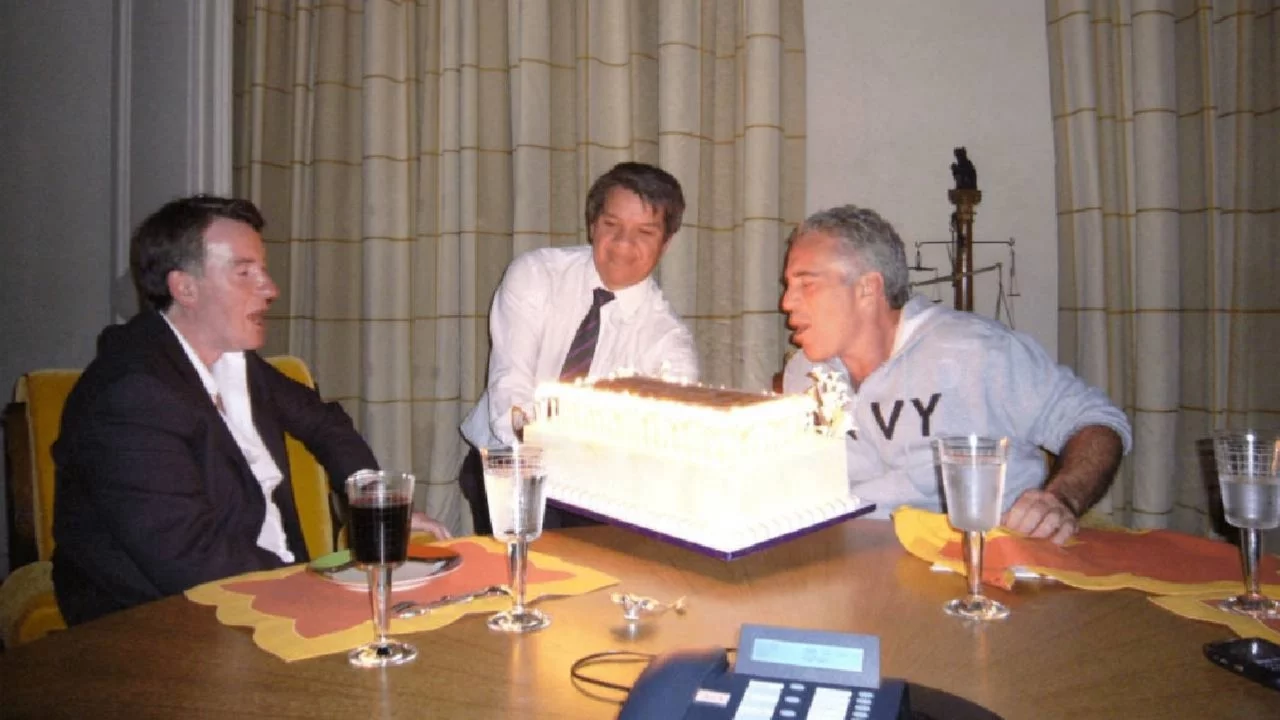 İngiltere Başbakanı Epstein bağlantılı kişiyi büyükelçi atadı; muhalefet istifaya çağırdı