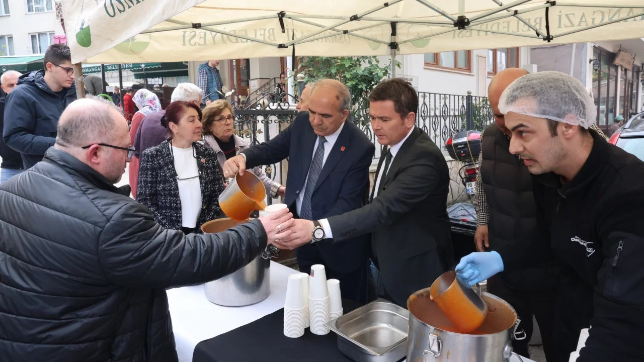 Osmangazi Belediye Başkanı Aydın'ın cuma durağı Muradiye Mahallesi oldu