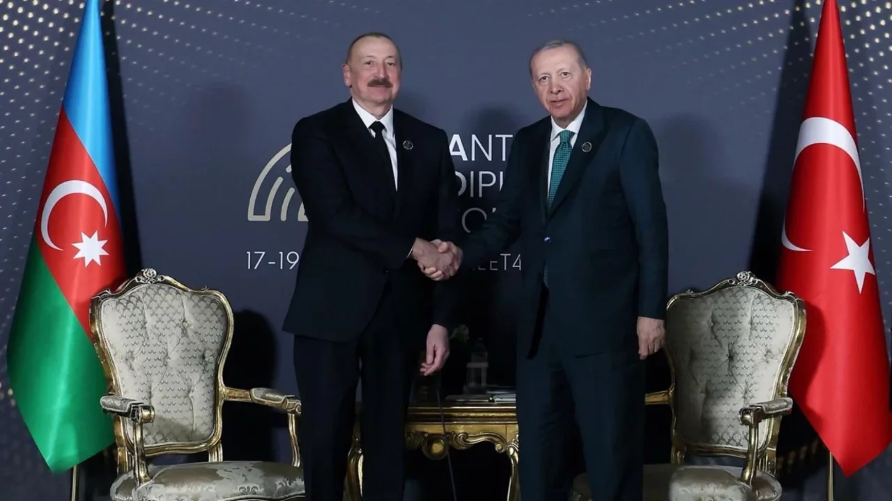 Cumhurbaşkanı Erdoğan, Azerbaycan Cumhurbaşkanı Aliyev ile bir araya geldi