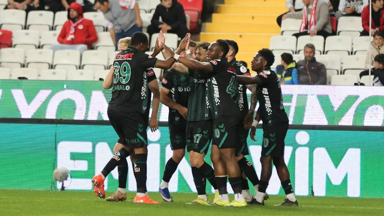 Konyaspor deplasmanda Antalyaspor'u 2-0 yendi