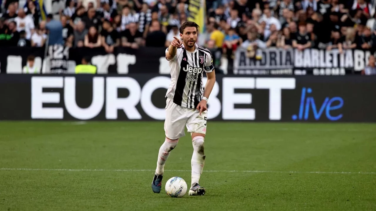 Juventus, takım kaptanı Manuel Locatelli'nin sözleşmesini uzattı