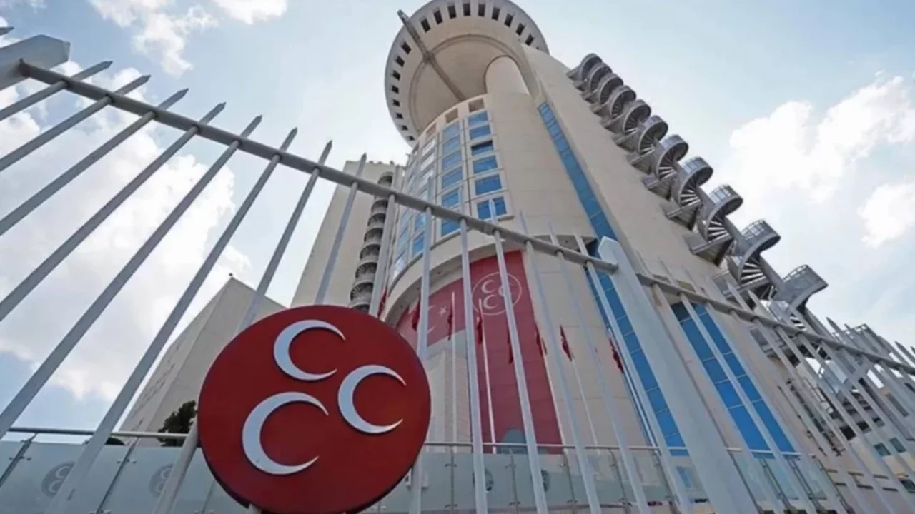 MHP'deki 'tasfiye rüzgarı' sürüyor