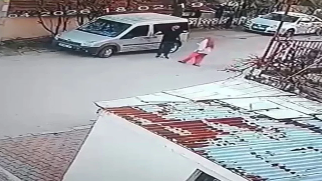 Tartıştığı eşini çocuklarının gözü önünde arabayla ezdi