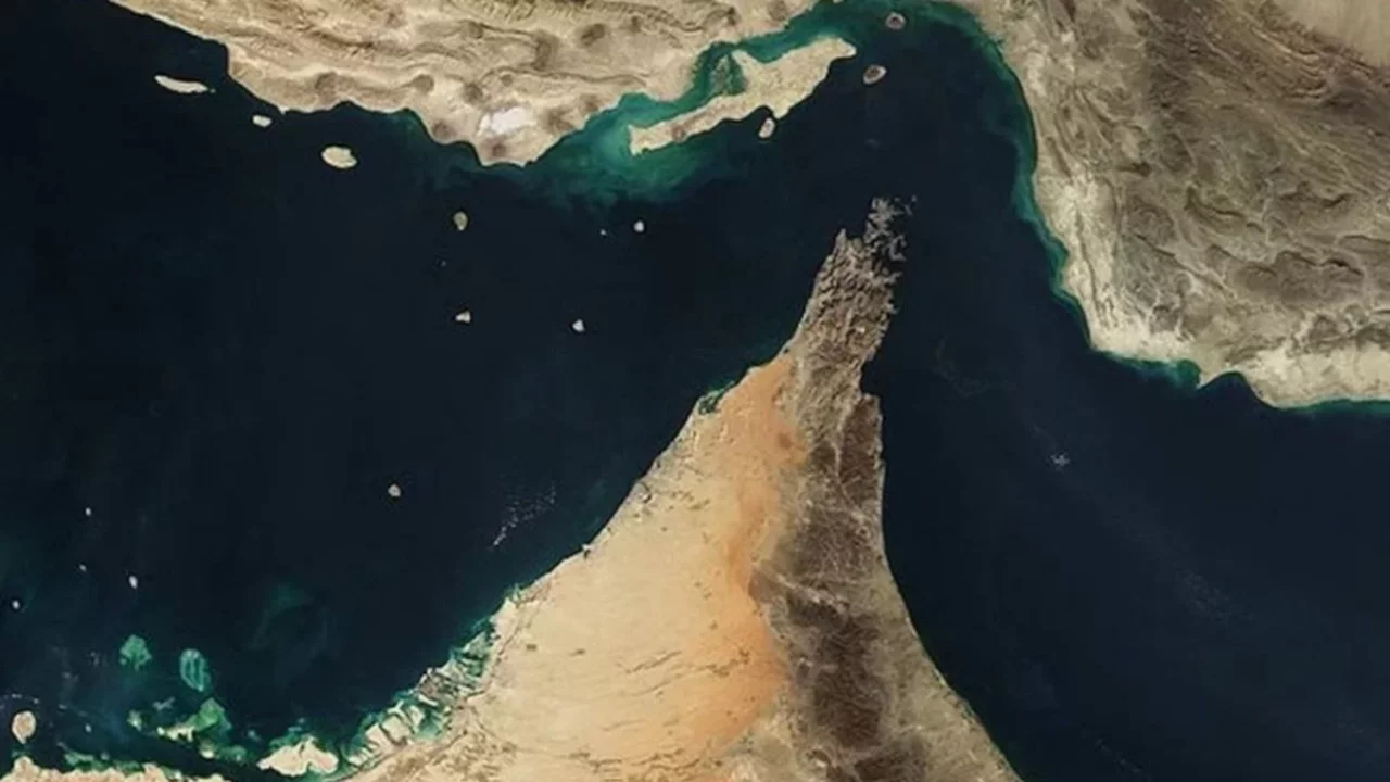 İran: Hürmüz'ü yeniden kapattık