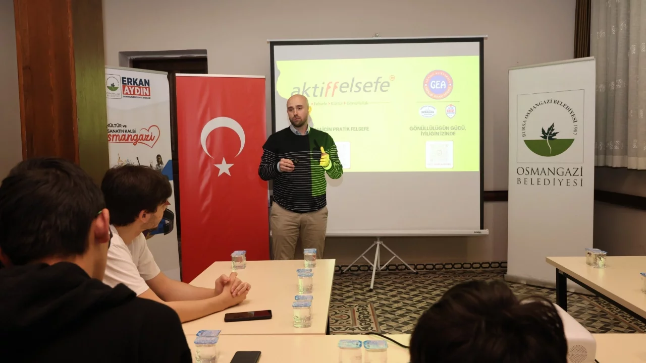 Osmangazi'de gençler için eleştirel düşünce atölyesi