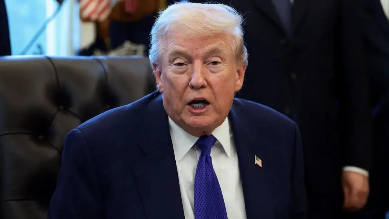 Trump'tan, Hürmüz Boğazı'nın kapatılması sonrası ilk açıklama: 'İran bize şantaj yapamaz!'