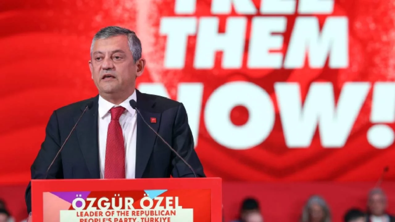 CHP lideri Özgür Özel: Bir yılı aşkın süredir milyonlarla birlikte meydanlarda mücadele veriyoruz