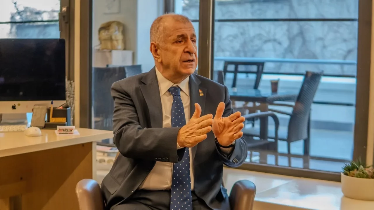 Bursa'da imza gününde konuşan Ümit Özdağ: "Terörün zirve döneminde bile ortaokulda kan dökülmedi"