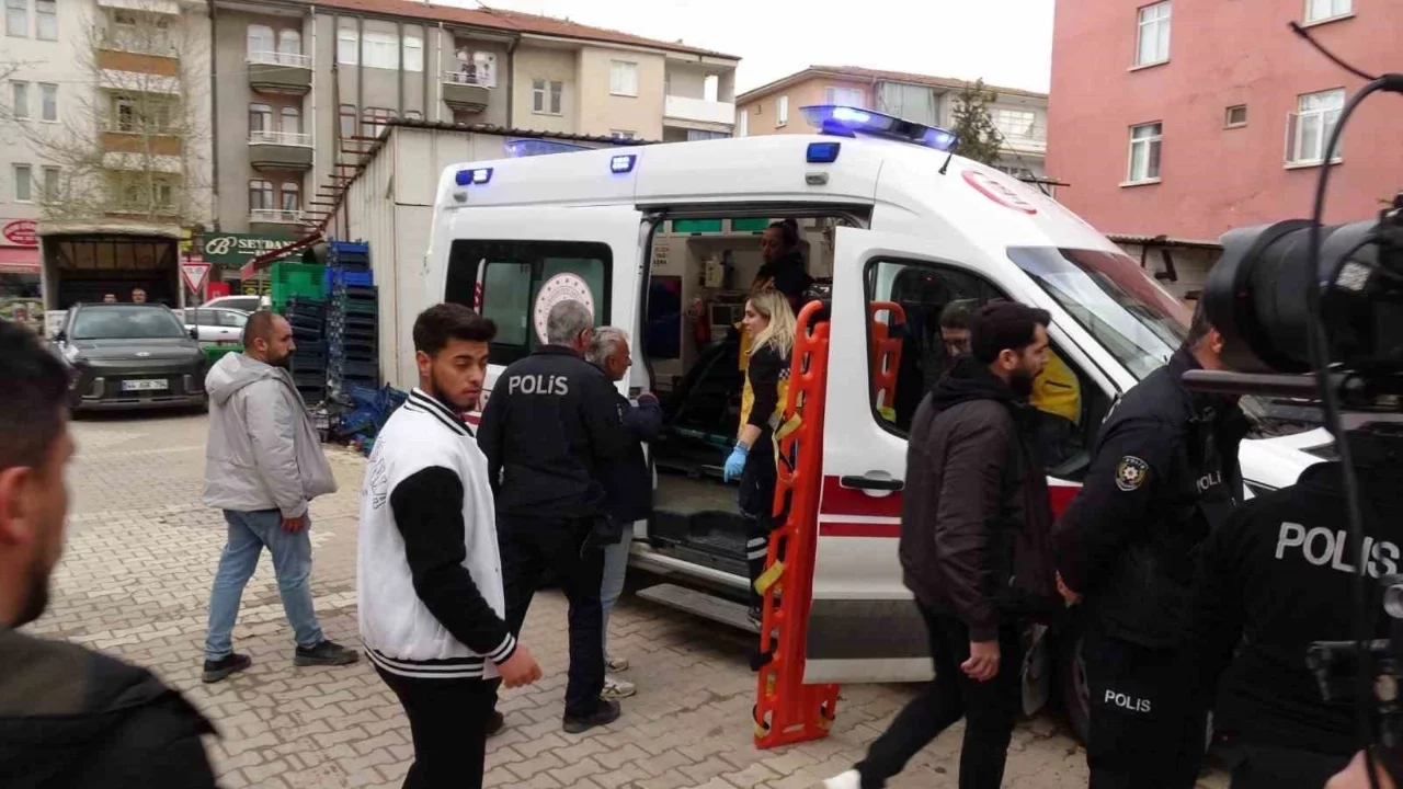 Eylem için inşaata çıkan işçiyi polis ikna etti