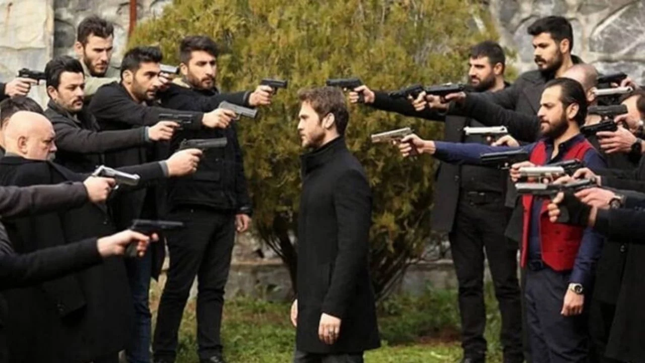 Yapı Kredi şiddet içeren dizilere reklam vermeyeceğini açıkladı