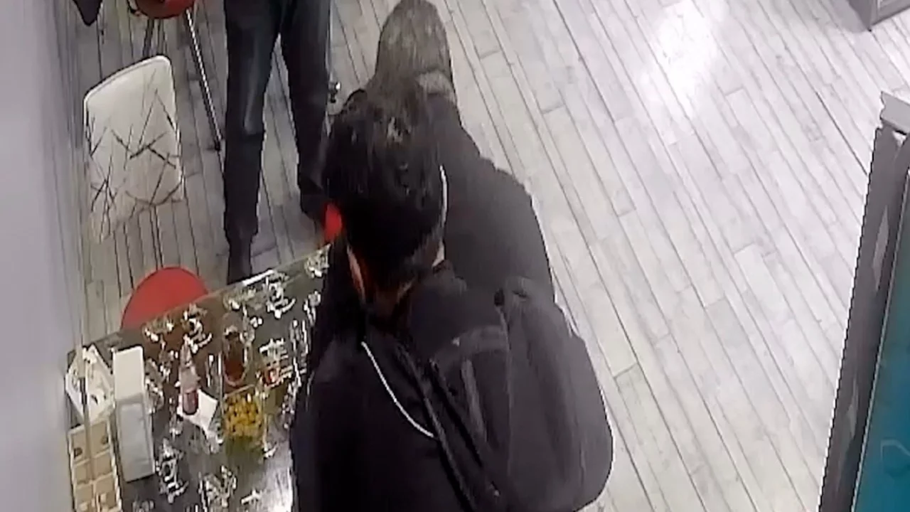 Boğulma tehlikesi yaşayan döner ustası Heimlich manevrasıyla kurtarıldı