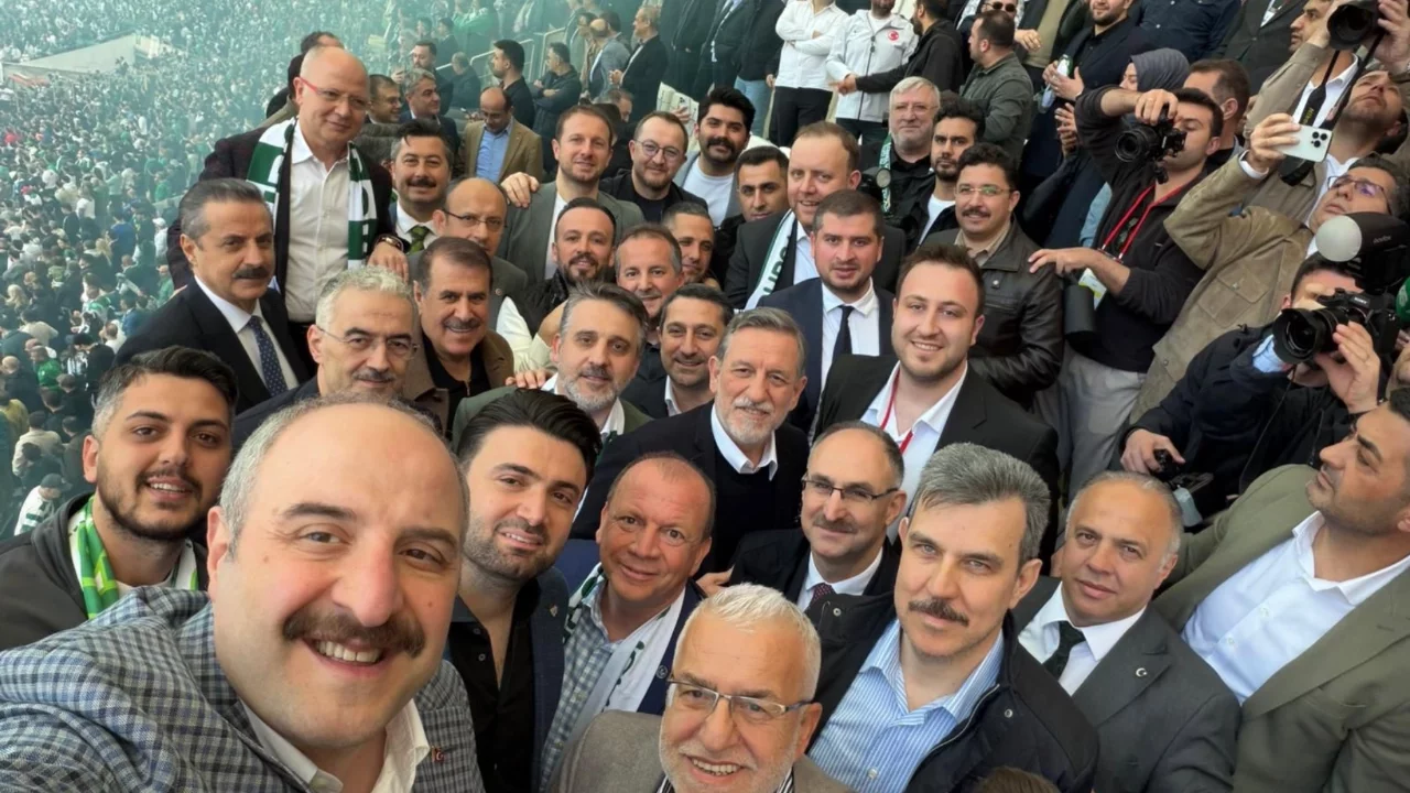 AK Parti Bursa Milletvekili Varank, Bursaspor'un şampiyonluğunu kutladı