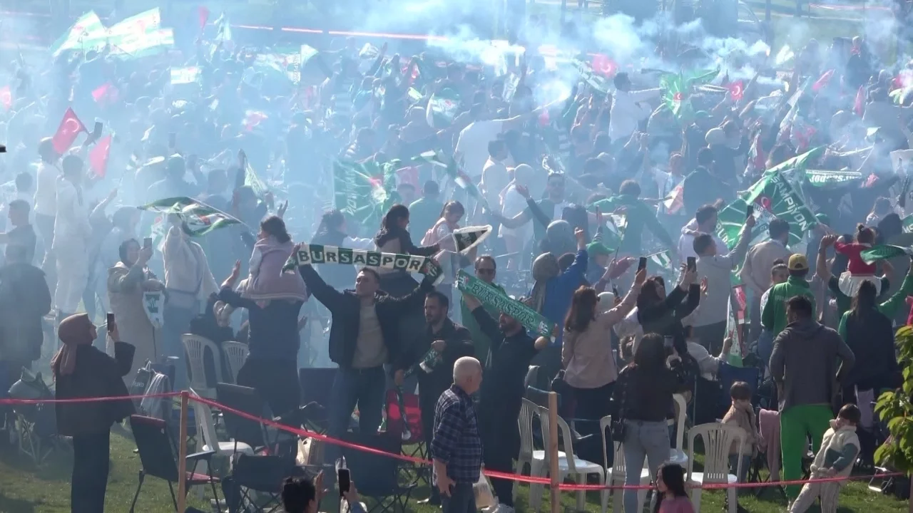 Şampiyonluk sevinci Bursa'yı sardı!