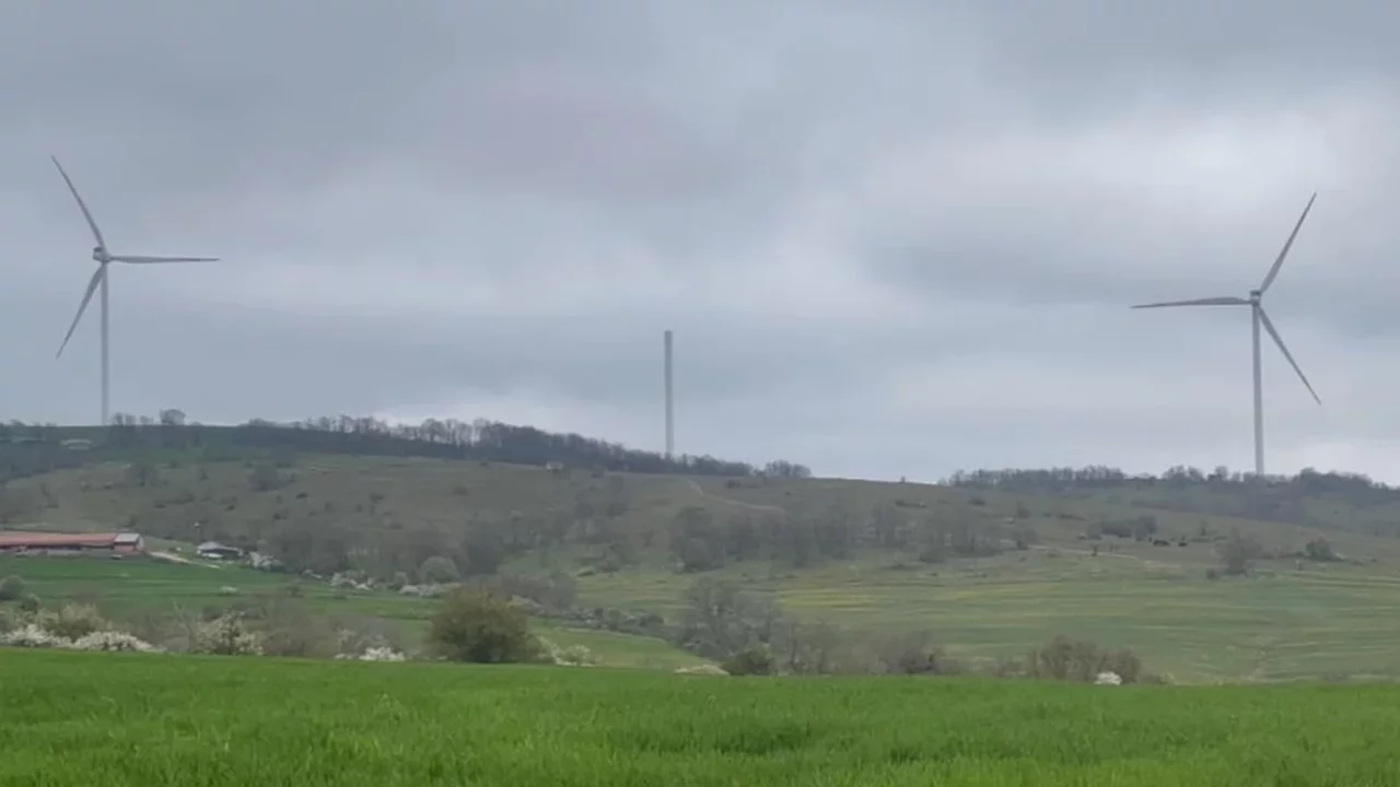 Sınır hattında rüzgar türbini parçalandı